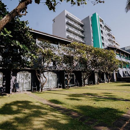 Hotel Earl'S Regent Negombo Exterior foto