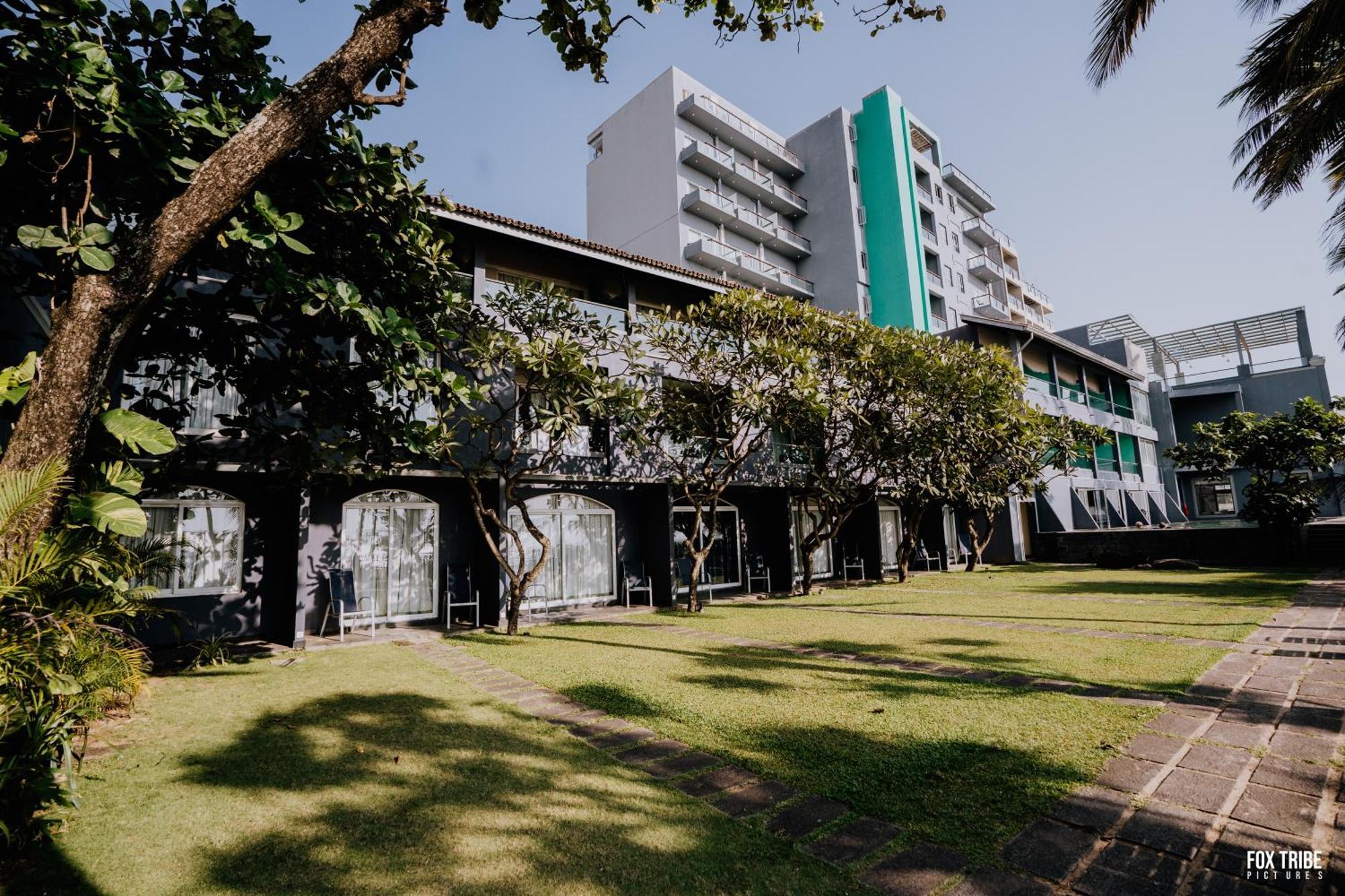 Hotel Earl'S Regent Negombo Exterior foto